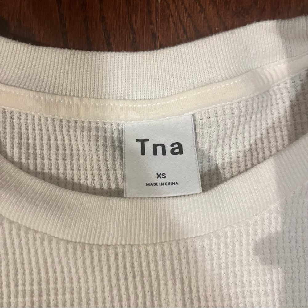 WHITE ARITZIA / TNA WAFFLE KNIT BABY TEE